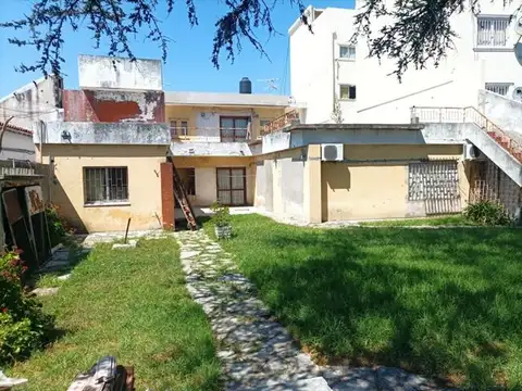 Casa 7 ambientes con 2 baños