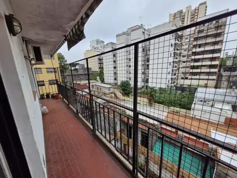 4 Ambientes Amplios C/ Balcón Corrido