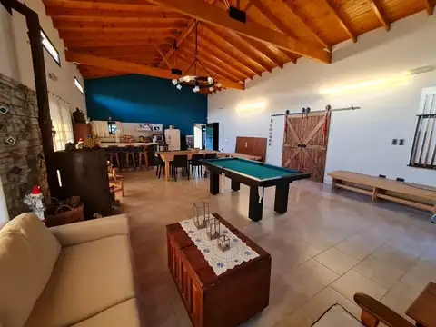 Casa en Venta con 2 cocheras