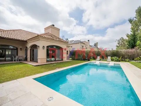 VENTA CASA 6 AMBIENTES DOBLE LOTE SAINT THOMAS 
