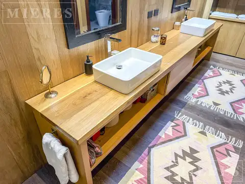 Casa en Venta con 4 cocheras