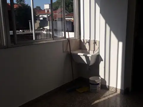 EDIFICIO EN BLOCK DE 6 UNIDADES EN OLIVOS