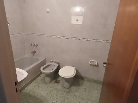 EDIFICIO EN BLOCK DE 6 UNIDADES EN OLIVOS