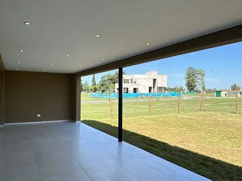 Casa 5 ambientes con 3 baños