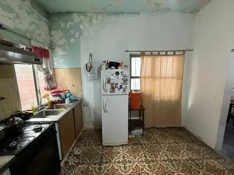 Casa 6 ambientes con 2 baños