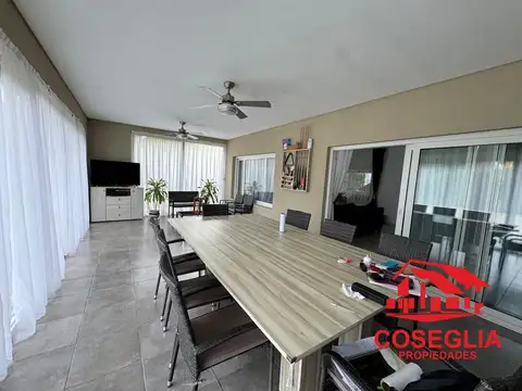 Casa 4 ambientes con 4 baños