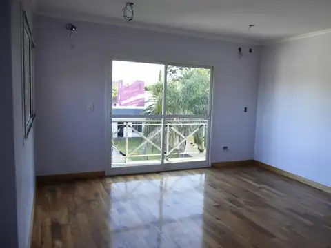 Casa en Venta en Castelar, USD 480.000