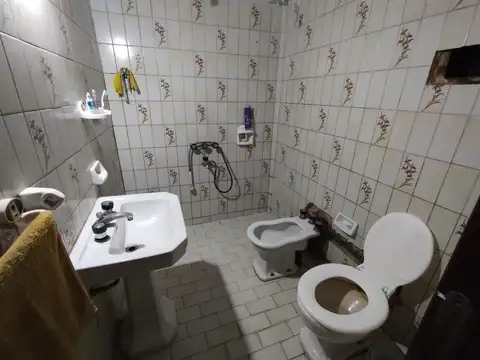 Venta Casa con Gran Patio y Cochera en Quilmes