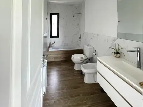 Casa en Alquiler en La Magdalena, USD 2.000