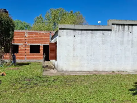 Casa 3 ambientes con 1 baño