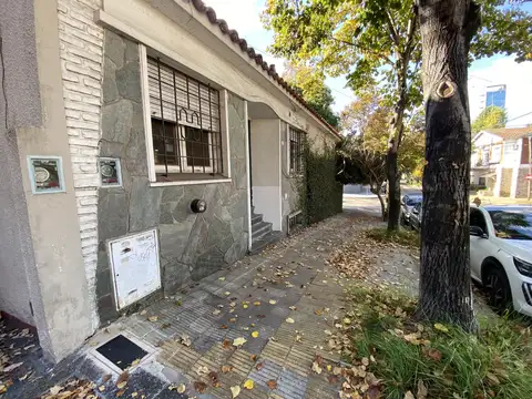 Venta - Casa 7 amb. c/Garage 3 autos - Bo. Vte López