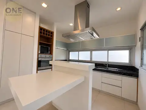 Casa 5 ambientes con 3 baños