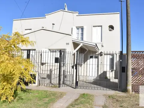 PH en venta - 3 Dormitorios 2 Baños - Cochera - 200Mts2 - Necochea