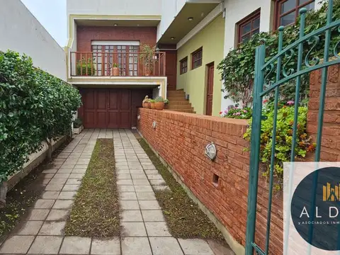 Casa en venta c/ cochera en Punta Alta