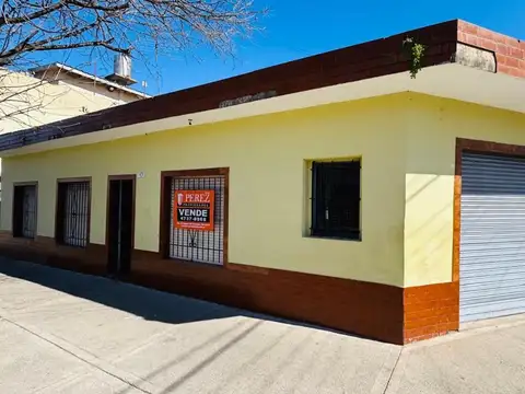 Casa con local en venta