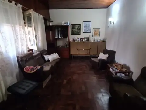 EN VENTA EN EL PALOMAR ZON BARRIO AERONAUTICO EXCELENTE CHALET CON LIVING COMEDOR - FICHA 8721