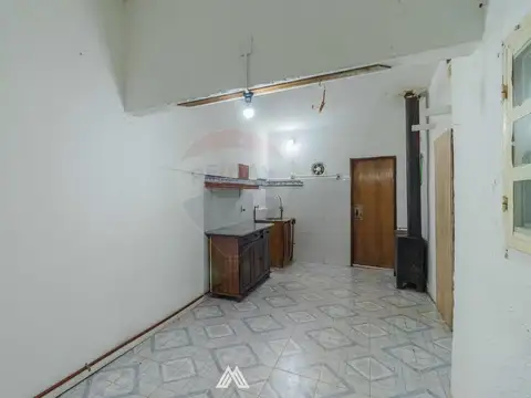 Casa 7 ambientes con 1 baño