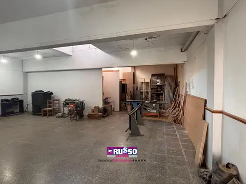 Venta galpon al fondo con departamento 2 ambientes San Justo