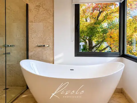Casa 6 ambientes con 4 baños