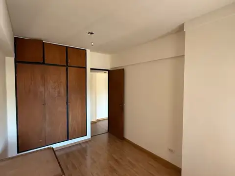 Departamento 2 dormiorios. Semipiso. Balcon al Frente. Centro
