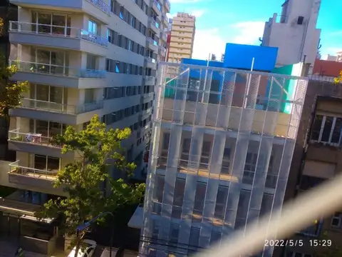 VENTA DE 4 AMBIENTES MUY LUMINOSO CON PARRILLA