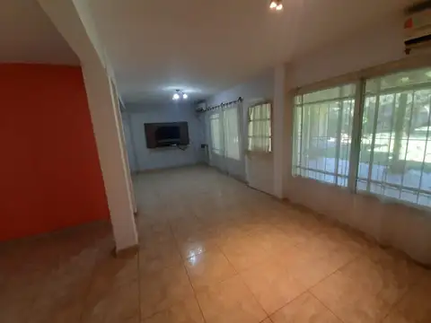 Casa en Alquiler con 7 cocheras