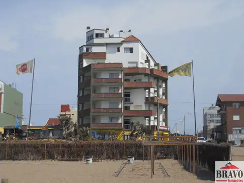 VENTA EN BLOCK DE TRACIONAL EDIFICIO FRENTE AL MAR DE VILLA GESELL.