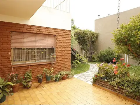 Casa 6 ambientes con 2 baños