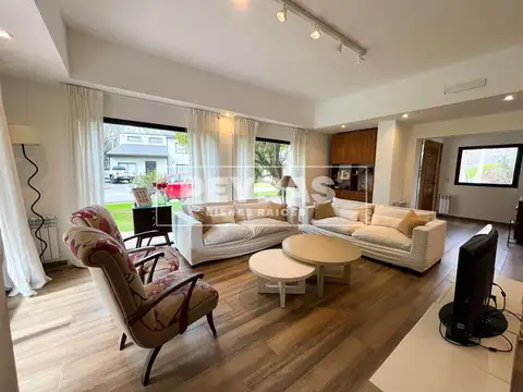 Casa 6 Ambientes 5 Dormitorios Refaccionada a Nueva en Club de Campo La Martona