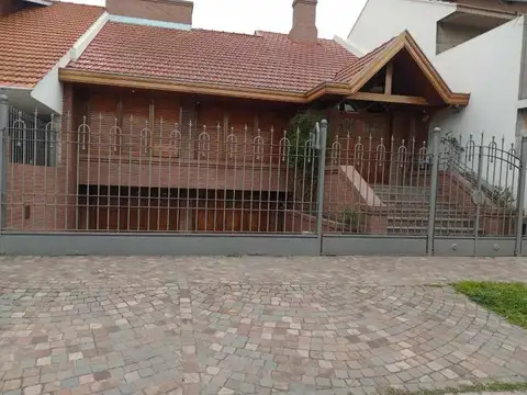 Casa Chalet  en Venta en Quilmes Oeste, Quilmes, G.B.A. Zona Sur