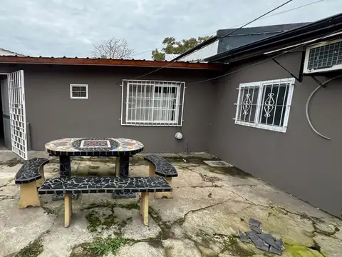 CASA 4 AMB EN VENTA CON PARQUE COCHERA PLATANOS