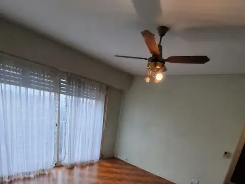 EXCELENTE PISO ALTO - MUY LUMINOSO