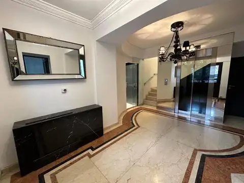 Casa en Alquiler con 2 cocheras