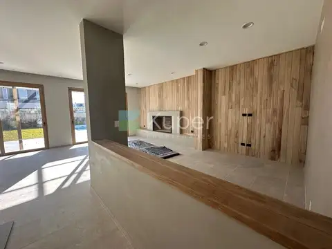 Casa 6 ambientes con 5 baños