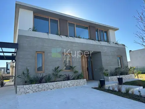 Casa en venta en Carpinchos 100