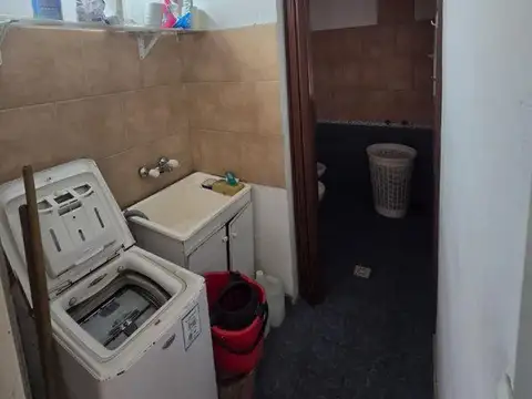 Casa 6 ambientes con 2 baños
