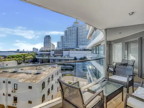 Departamento en Alquiler Temporal en Playa Mansa, USD 16.500