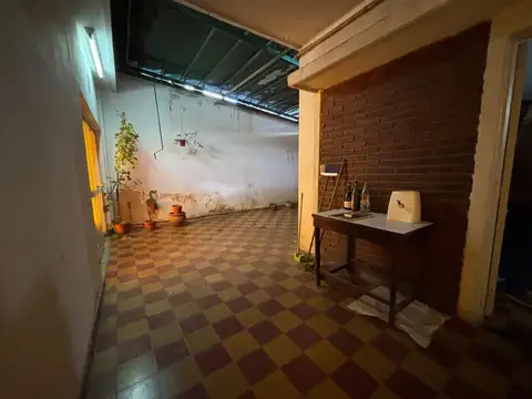 Casa 6 ambientes con 2 baños