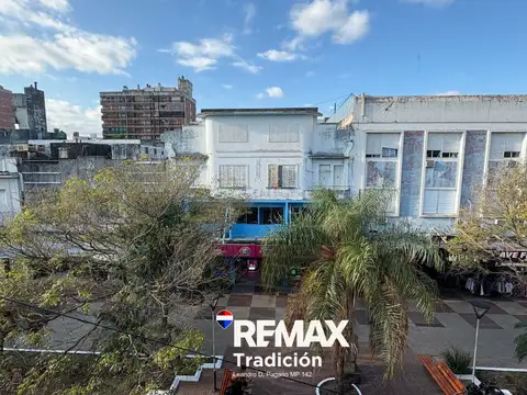 OFICINA EN VENTA PEATONAL ARTURO ILLIA 172
