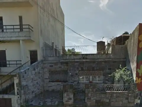 VENTA: Casa de 3 ambientes con garage. P. Avellaneda.