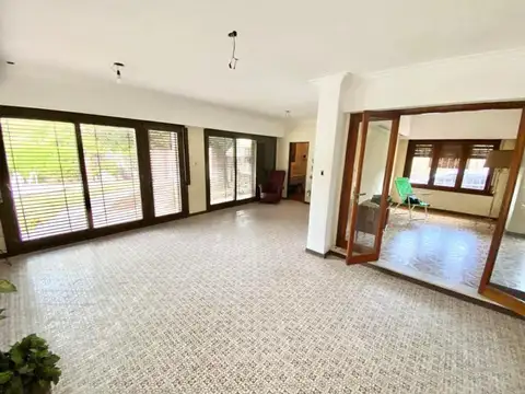 Casa 6 ambientes con 3 baños