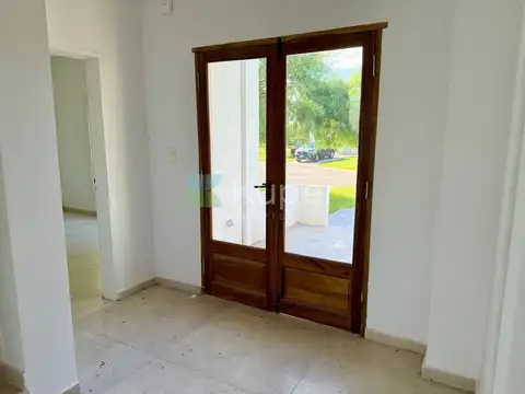Casa en Venta en Pilar del Este - San Ramon, USD 240.000