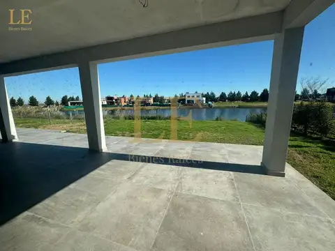 Casa en Venta con 5 cocheras