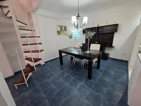 Depto Tipo Casa 4 ambientes con 3 baños