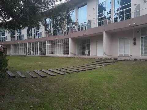 Departamento de dos dormitorios a la venta en Villa Carlos Paz, pleno centro. (D5)