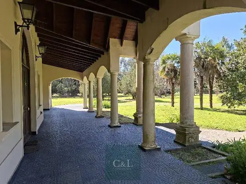 Casa 10 ambientes con 4 baños