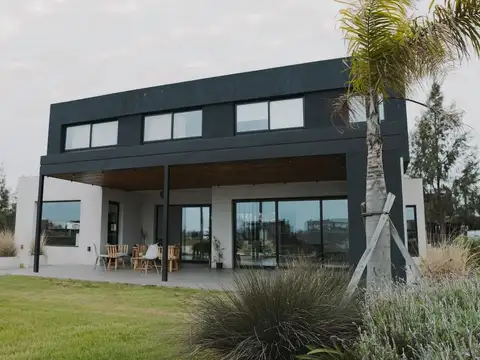 BCF. Casa al Rio  en venta  Naudir aguas privadas Escobar