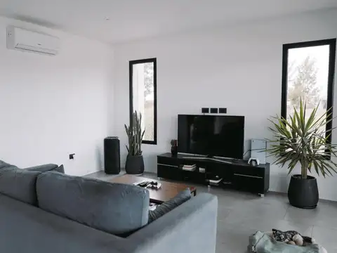 Casa 5 ambientes con 4 baños