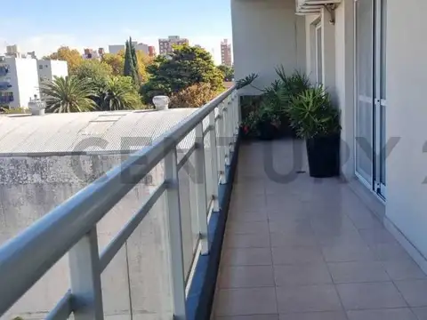 DEPARTAMENTO EXCLUSIVO CON TERRAZA PROPIA Y DOS COCHERAS