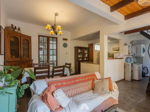 Casa 8 ambientes con 5 baños